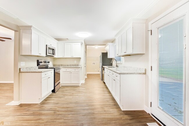 Building Photo - 3661 Collins Dr