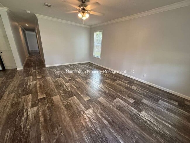 Building Photo - Move-In Ready!