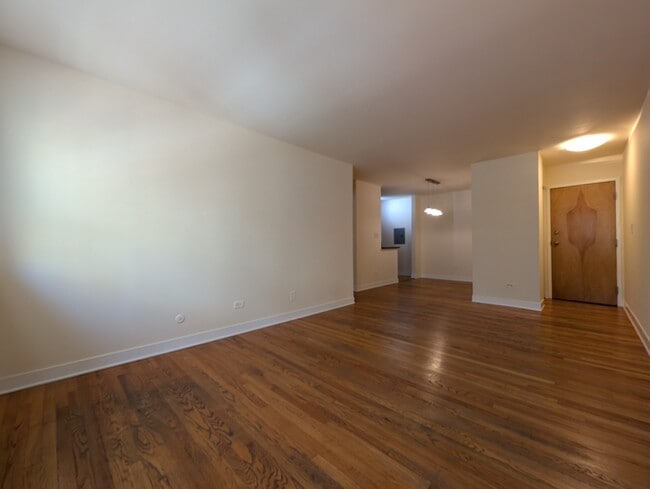 Building Photo - 630 W Wrightwood Ave