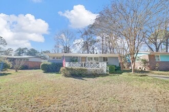 Building Photo - 204 Woodside Dr