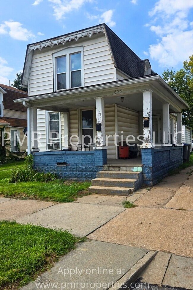 Building Photo - 806 S 7th St