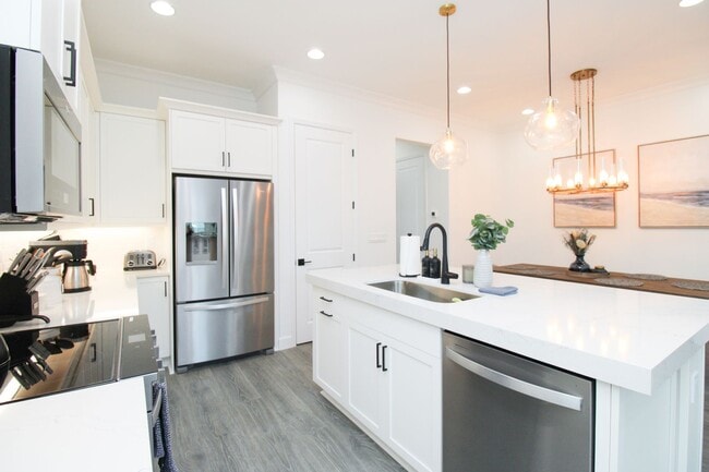 Foto del edificio - ** ISLES OF COLLIER NEW CONSTRUCTION MODER...