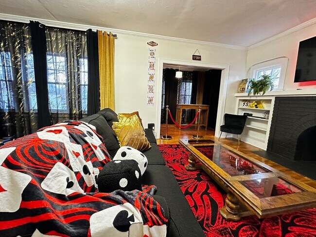 Foto del edificio - Charming Cleveland Heights Home in Prime Location