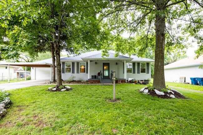 Foto del edificio - COMING SOON!! Quaint 3 bedroom home! If yo...