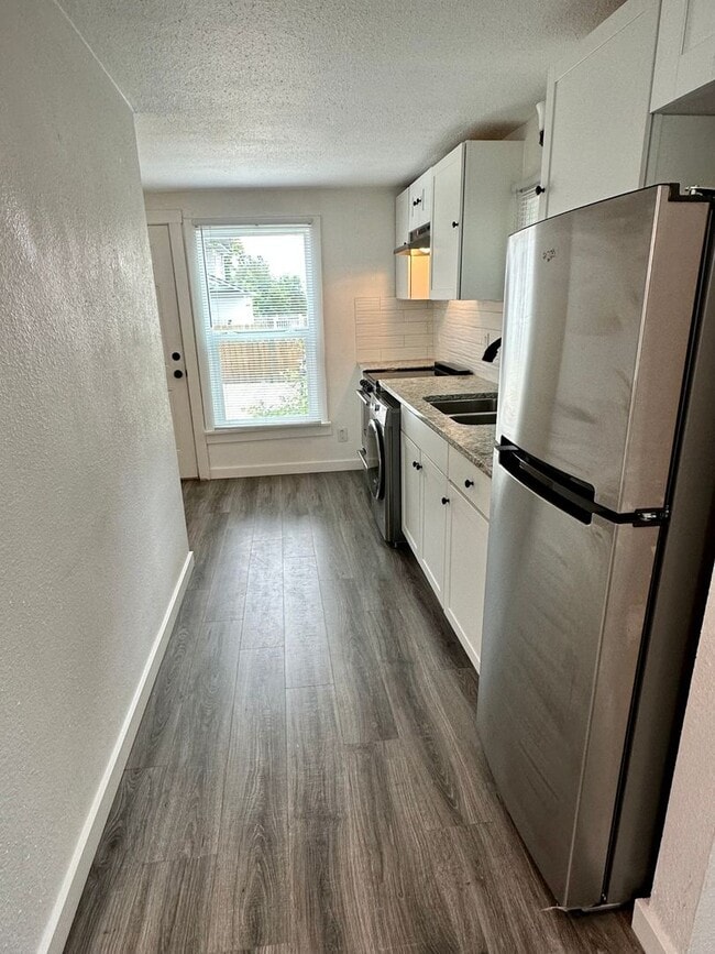 Building Photo - Studio Apartment in Mount Vernon near Skagit Valley College
