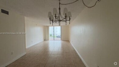 Building Photo - 9686 Fontainebleau Blvd