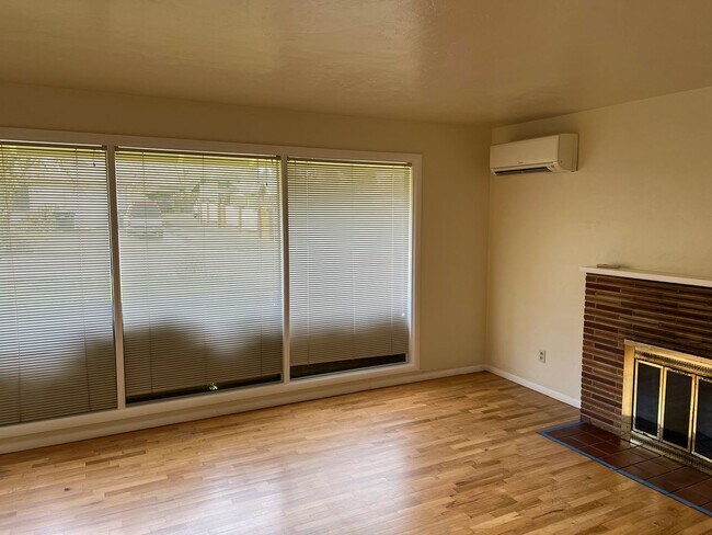 Building Photo - 3 Bedroom House in Southwest Eugene