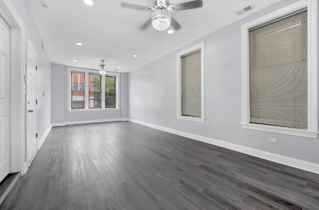 Foto del edificio - 2253 W Belmont Ave