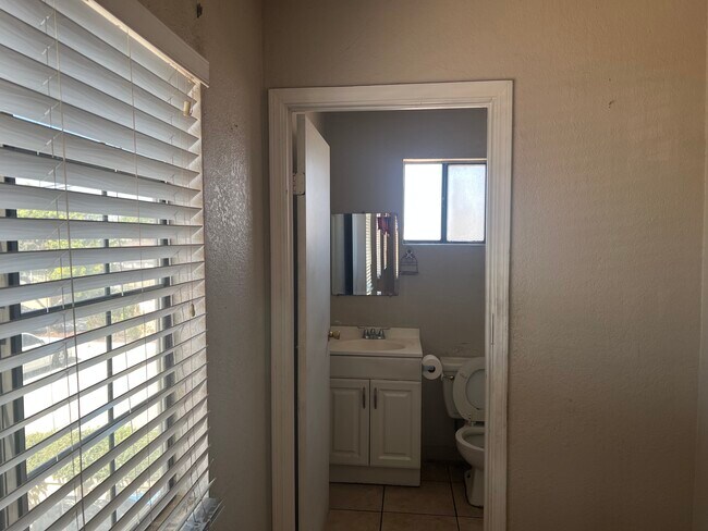 Foto del edificio - 6350 Bissell St