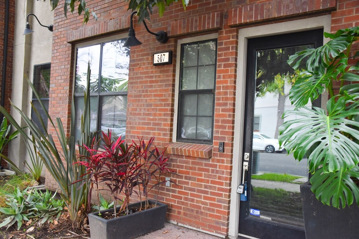 Primary Photo - 507 W Maple Ave