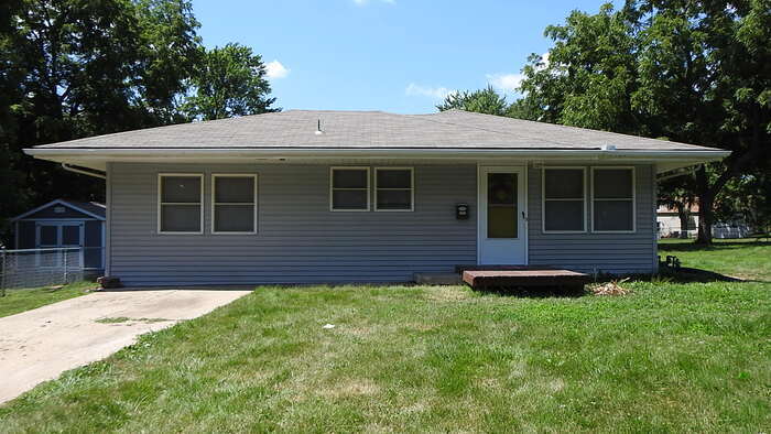 Primary Photo - 4 bed 2 bath for Rent in Roeland Park, KS