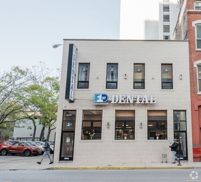 Building Photo - 206 W Division St