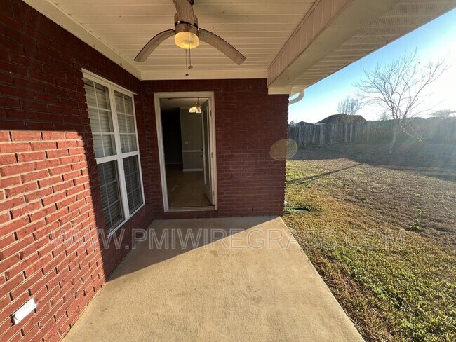 Building Photo - 267 Maree Dr