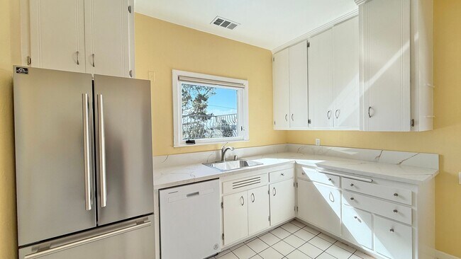 Foto del edificio - 1520 Leimert Blvd