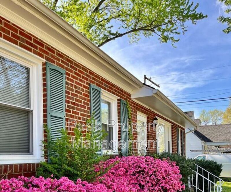 Foto principal - 7514 Woodman Rd