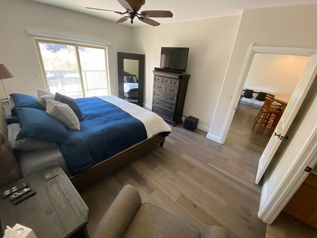 Building Photo - Fully Furnished Executive Rental Near Rive...