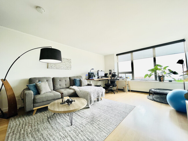 Foto del edificio - 3930 N Pine Grove Ave