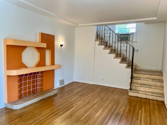 Front Room - 2013 N Beachwood Dr