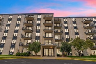 Building Photo - 9098 W Terrace Dr