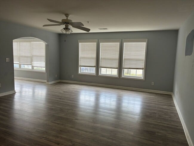 Building Photo - 120 Veranda Way