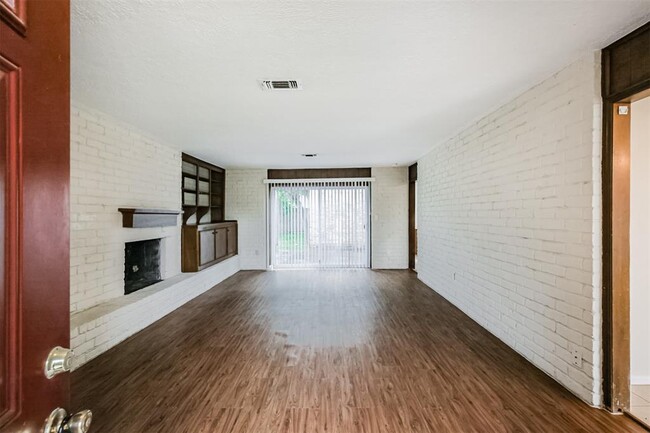 Foto del edificio - 13910 Locke Ln