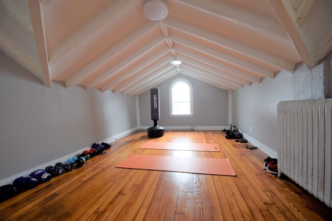 Building Photo - 235 Chestnut Hill Ave