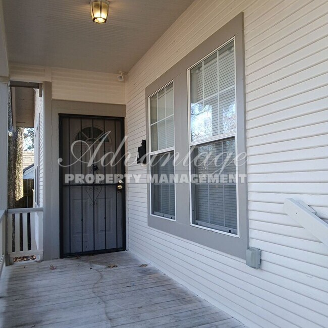 Building Photo - Nice Updated Home For Rent in the U of M area