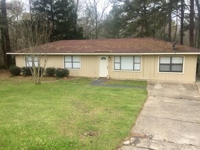 Building Photo - 131 Green Dr