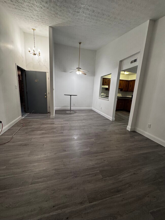 Entrada - Batavia Condos