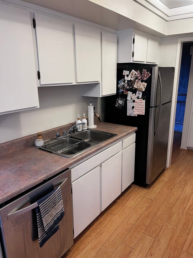 Foto del edificio - 5870 Green Valley Cir