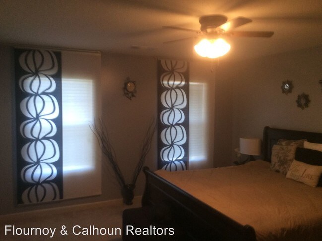 Building Photo - 6 New Castle Dr