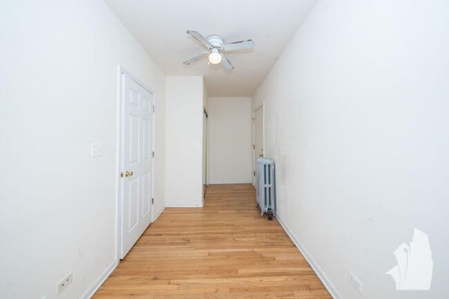 Building Photo - 914 W Dakin St