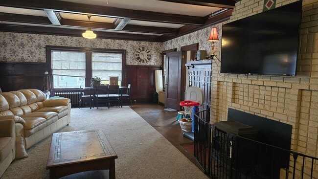 Building Photo - Great home in central La Grande