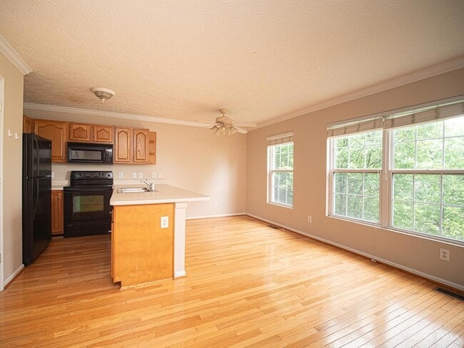Building Photo - 2515 Ravine St