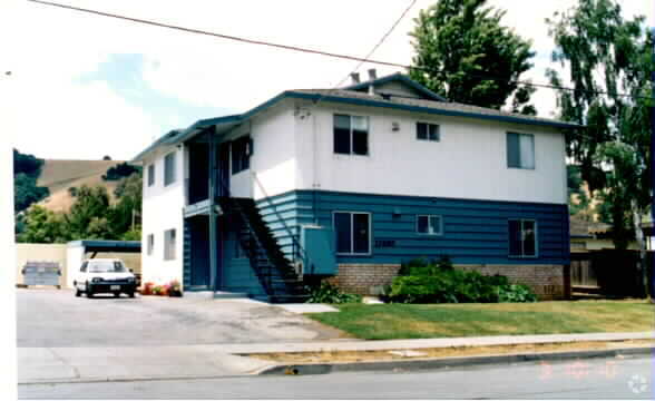 Building Photo - 17695 Crest Ave
