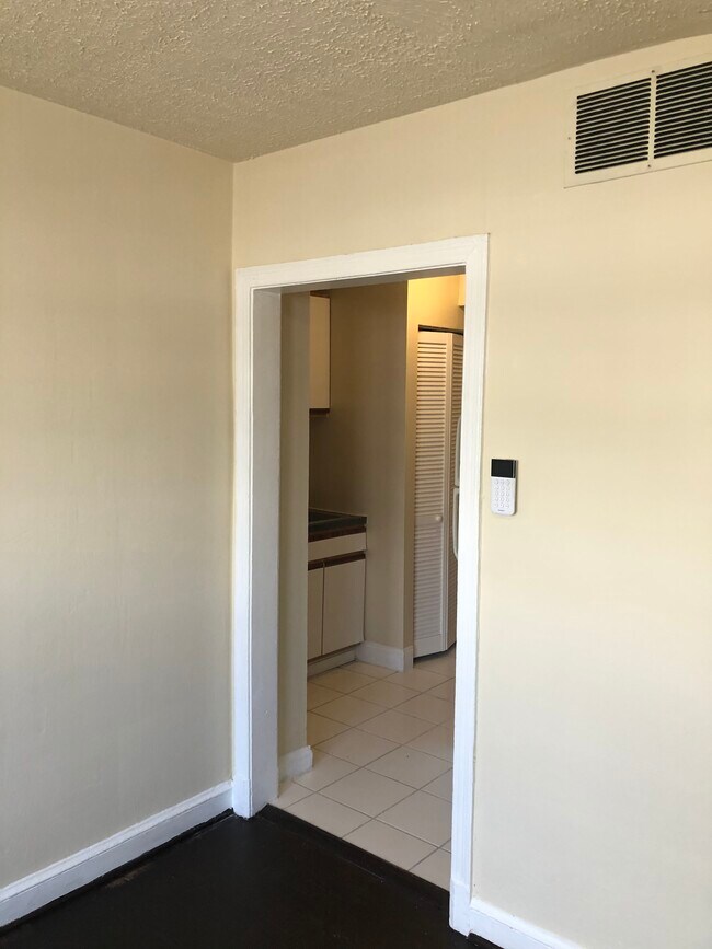 Living Space - 1900 W Virginia Ave NE