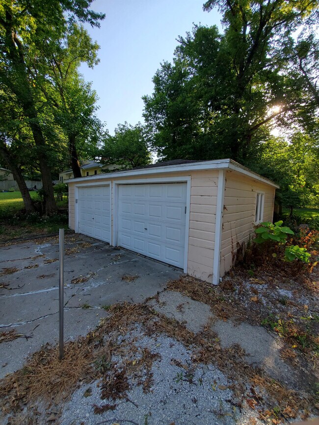 Building Photo - 433 Hawthorne Court Drive - 433