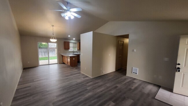 Building Photo - 3 bed 2 bath-Fence Yard- RV Parking