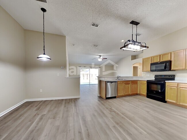 Foto del edificio - 8373 Swanton Ln