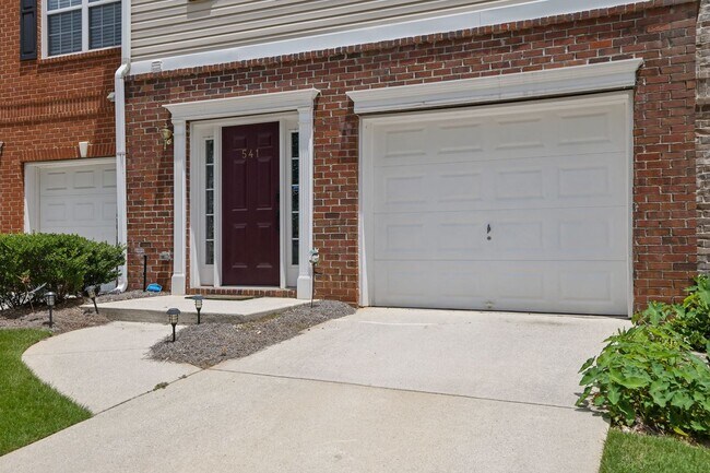 Building Photo - 541 Lantern Wood Dr