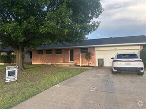 Building Photo - 304 N Central Expy