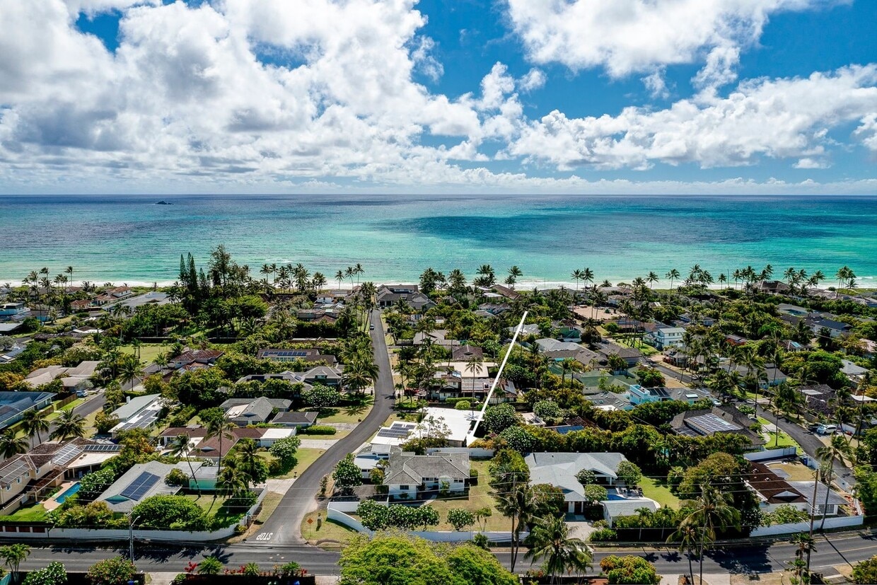 Mid-century modern Kalaheo Ave. Beach side... - Mid-century modern Kalaheo Ave. Beach side...