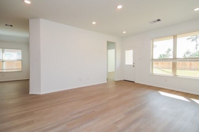 Foto del edificio - 712 Autumn Lake Ln