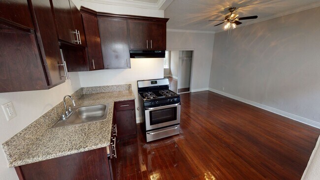 Foto del edificio - Budlong Apartments...Newly Renovated Studi...