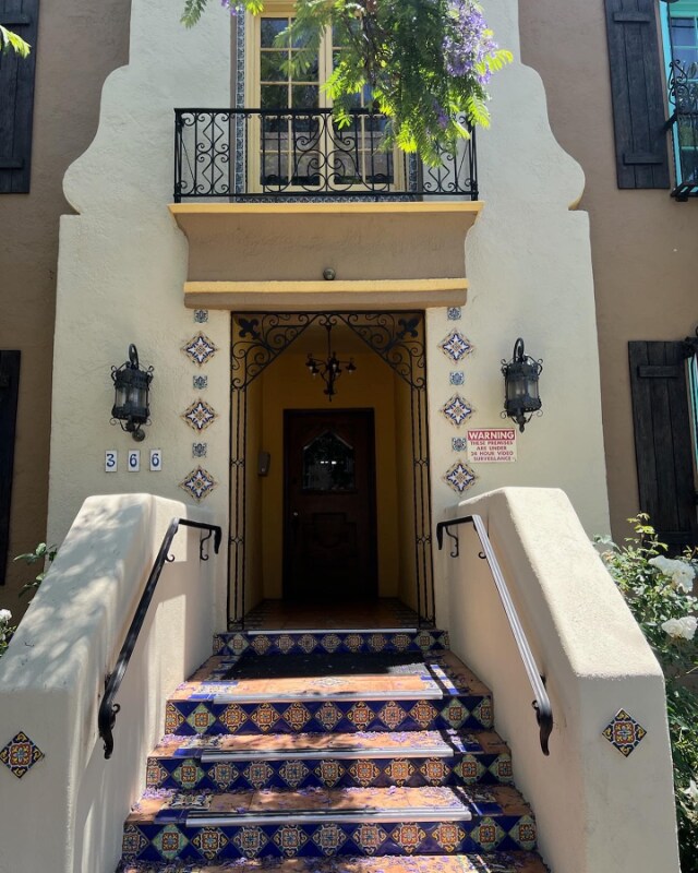 Foto del edificio - 366 N Curson Ave