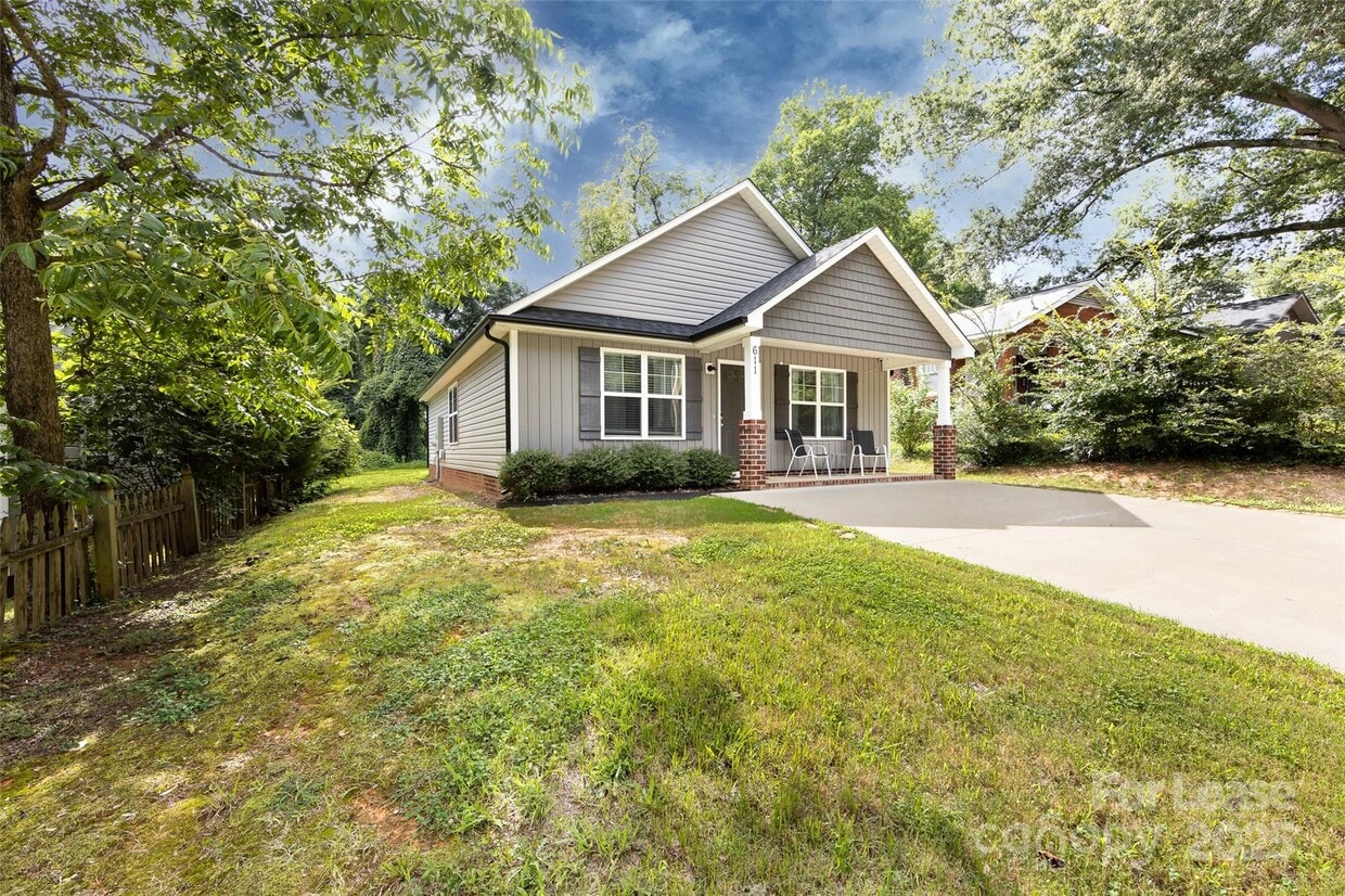 Foto principal - 611 Harris St NW