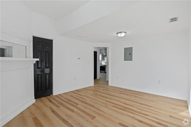 Building Photo - 7711 Westmoreland Ave