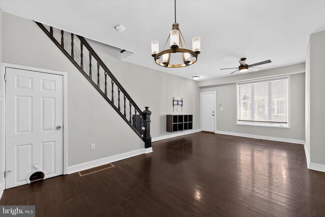 Building Photo - 2541 S Mole St