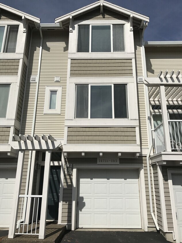 *Price Reduced!* Beaverton Town Home With House Rental in