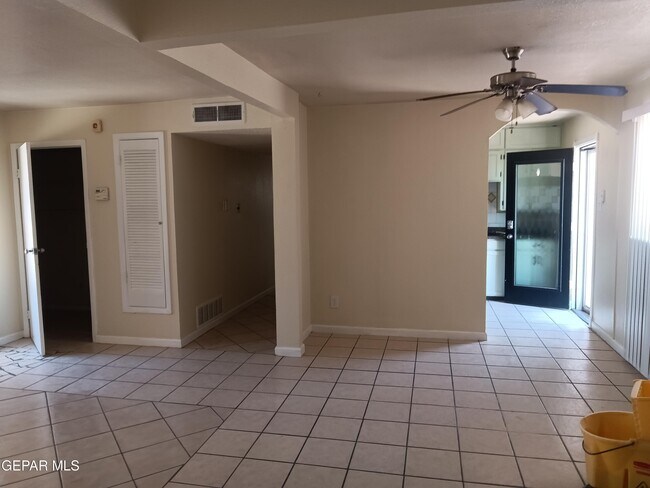 Foto del edificio - 8108 Margaret Ln